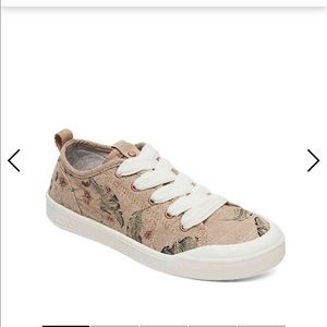 Roxy Thalia sneakers. Jungle look size 7 1/2